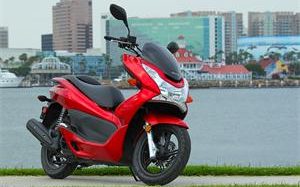 2011 Honda PCX 125 Scooter First Ride